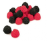 De rode en zwarte bessen verschillen in smaken, deze zoete frambozen en bramen van Haribo Berries, Deze snoepjes zijn omhuld met harde bolletjes