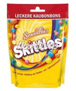 Skittles stazak Smoothies met yoghurt- en fruitsmaak, een innovatie op vlak van smaak en textuur waarmee Skittles inspeelt op de smoothietrend.